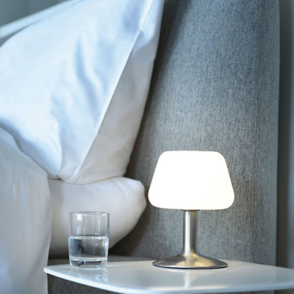 Bordslampa MILO, vit glasskärm, borstad stål, med touchdimmer - Bild 2