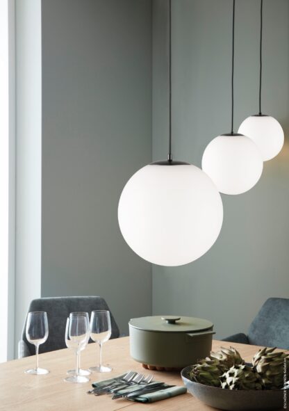 Pendellampa PALAISE, vit glas glob, opal matt finish - Bild 4