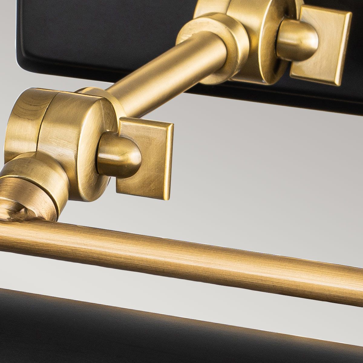 Tavellampa Winchfield 2 tavelbelysning – matt svart, antik mässing - Bild 5